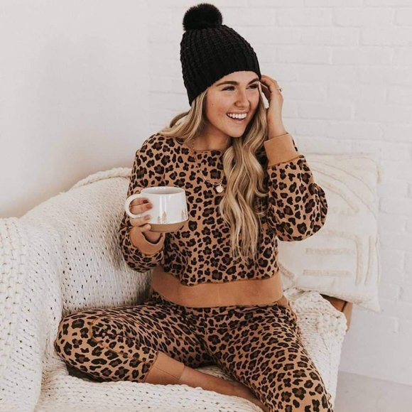 Poppy & Peonies Leopard Print Cropped Split Hem Sweatshirt - Picture 9 of 10